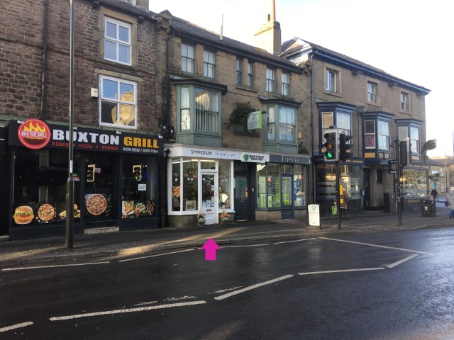 High street shop to let in Buxton